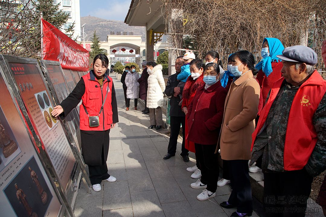 3月5日，志愿者参与在东城社区广场开展的学雷锋志愿服务活动月启动仪式.JPG