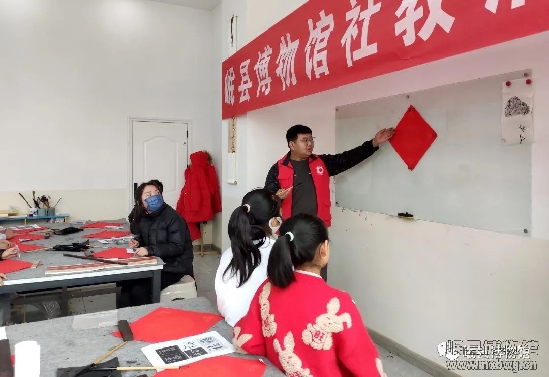 1月16日，志愿者参与在岷县以微书院联合开展的“卯兔耀新春——福字、对联迎新年”社教活动.jpg